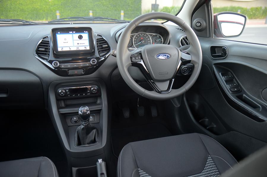 Интерьер Ford Figo Titanium 2018 года  (фото 7 из 40)